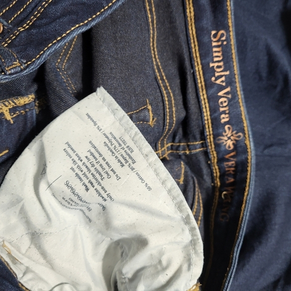 Vera Wang Women jeans Size 4  (30x25) - Picture 4 of 6